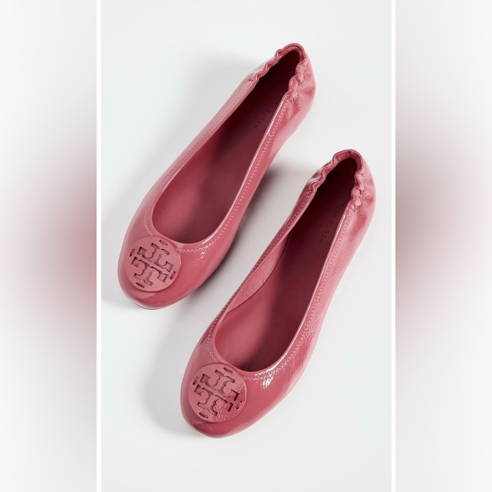 Tory Burch MINNIE TRAVEL BALLET WITH LEATHER LOGO PATENT LEATHER
